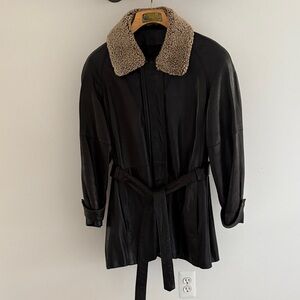 Elegant Black Leather Jacket with Shearling Collar